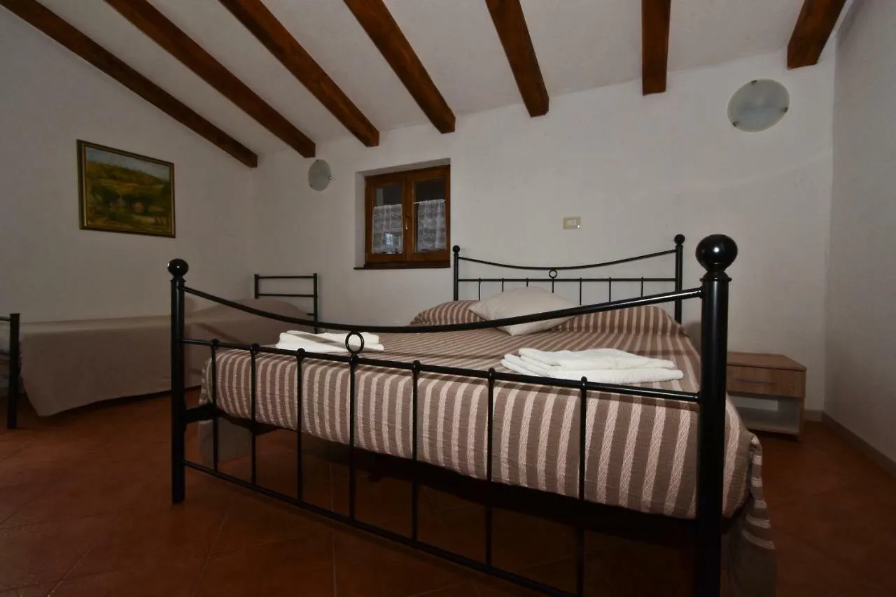 Rooms Agroturizam Romano Buje 0*,